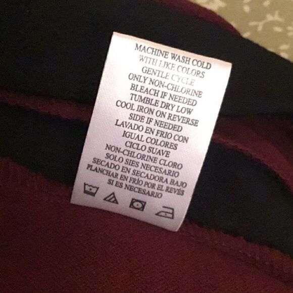 Short sleeved dress in 2 tone burgundy & black in small by ALMOST FAMOUS - Picture 13 of 13